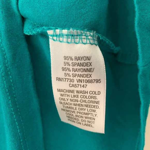 ISO - MOSSIMO TOPS - Picture 2 of 4